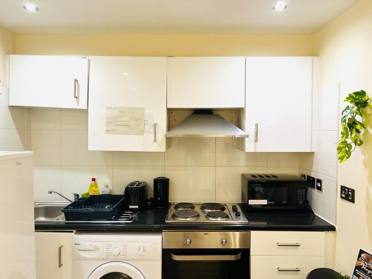 Beautiful One Bedroom Flat In Location * Londres