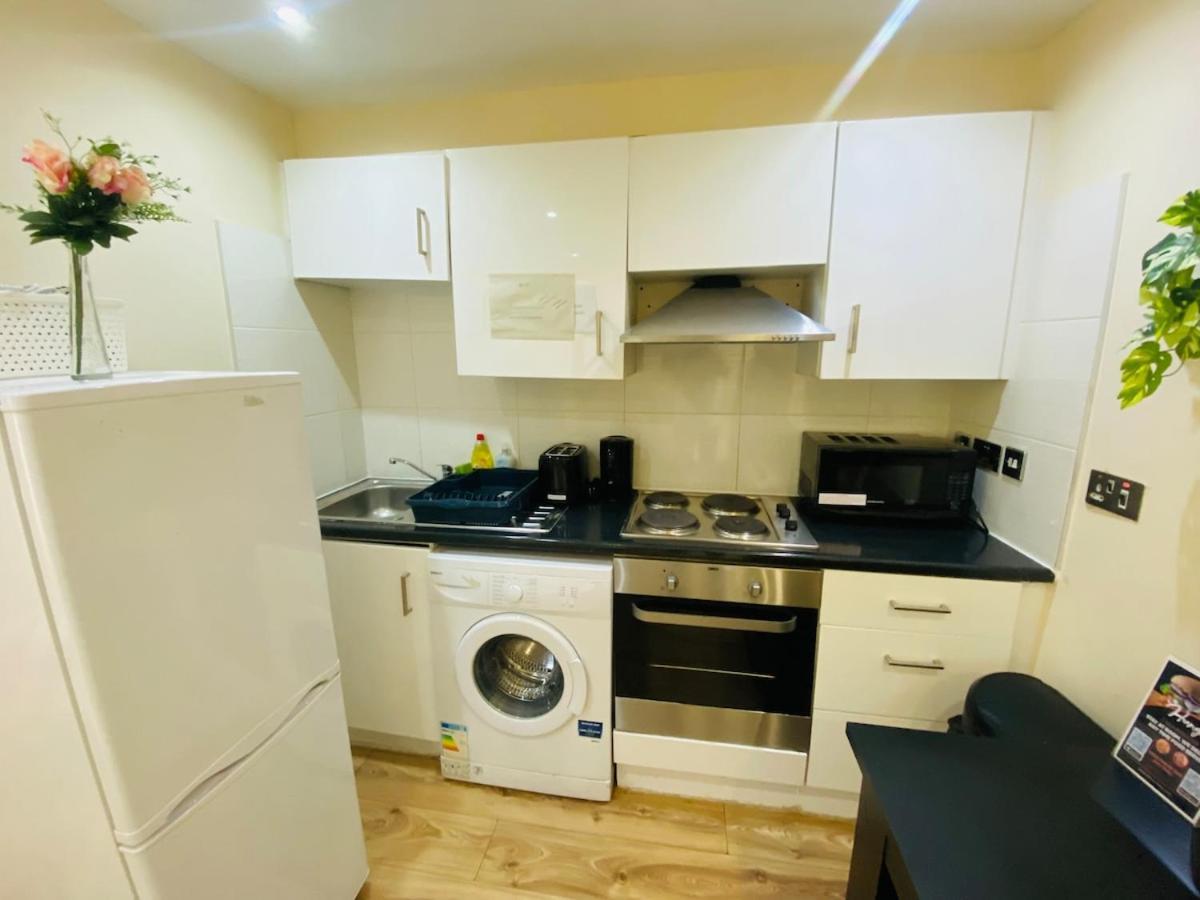 Beautiful One Bedroom Flat In Location * Londres